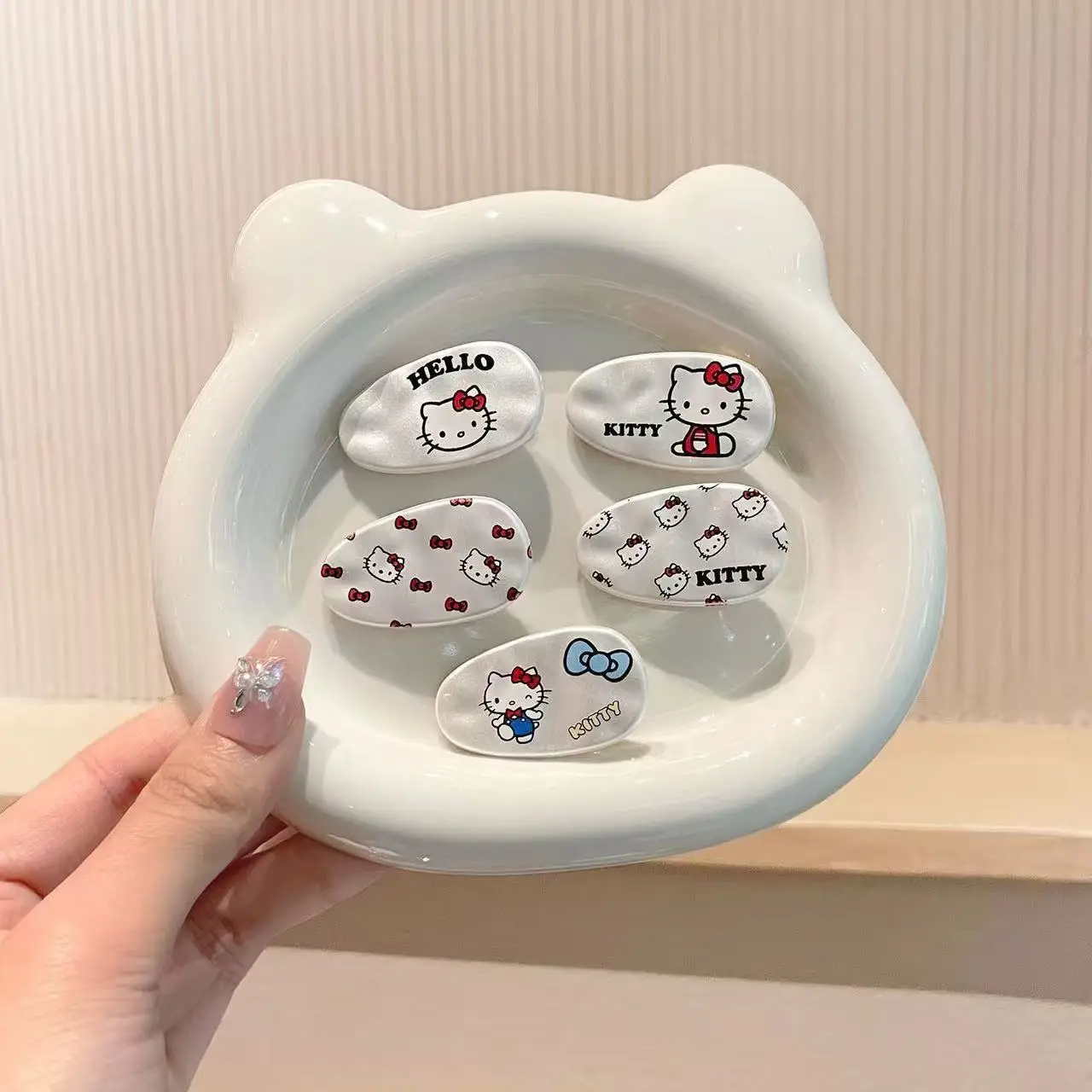 

Sanrio Hello Kitty Hair Clips: Kawaii, Stylish Sweet Cartoon-themed Hair Accessories for Daily Wear & Hairstyle Decor