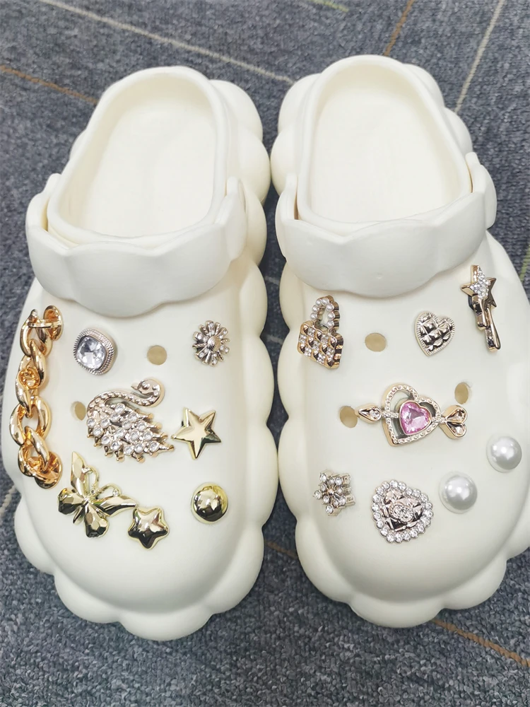 16PCS Golden Luxury Shoe Charms ABS Swans Buckle Decorations DIY Heart Arrow Pins Clogs Accessories Fit Women Sandals Xmas Gifts
