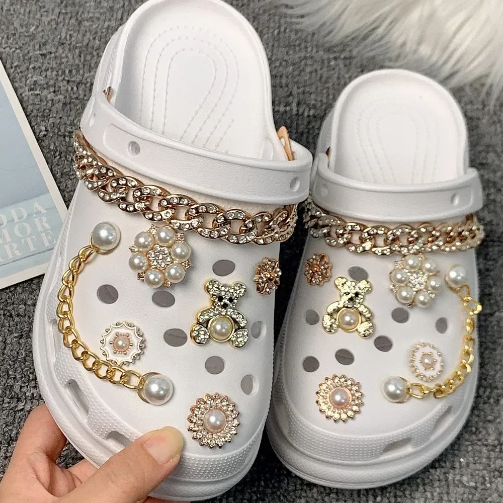 

Fashion Golden Bear Shoe Charms for Crocs Rhinestone Chains Pearl Girl Garden Sandals Decorations Clogs Pins Slipper Accessories