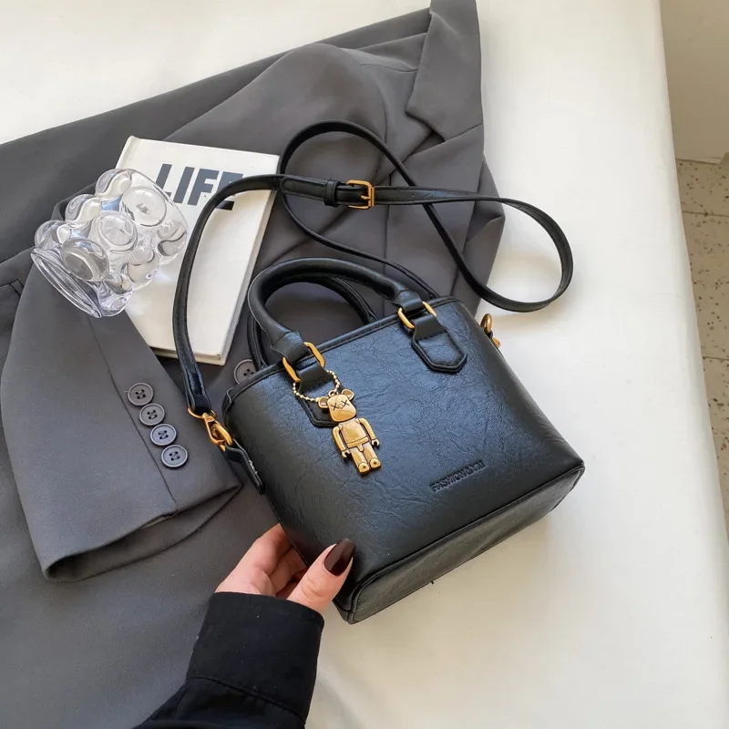 This Year\'s Popular Small Bag Women\'s New Fashionable Simple Versatile Shoulder Messenger Bag Textured Portable Bucket Bag