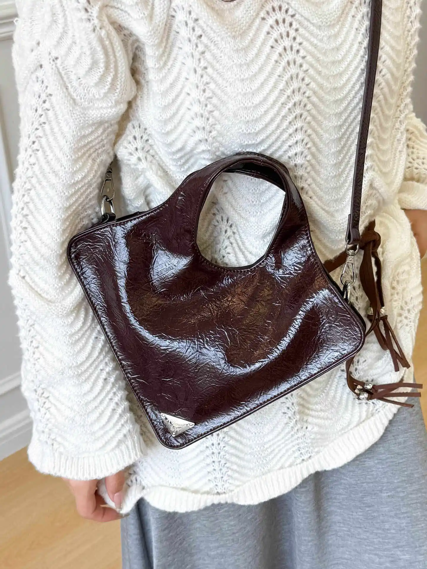 

Korean Niche Design Triangles Shape Handbags Versatile Shoulder Bag 2025 Women's Light Luxury Oil Wax Leather Crossbody Bag Girl