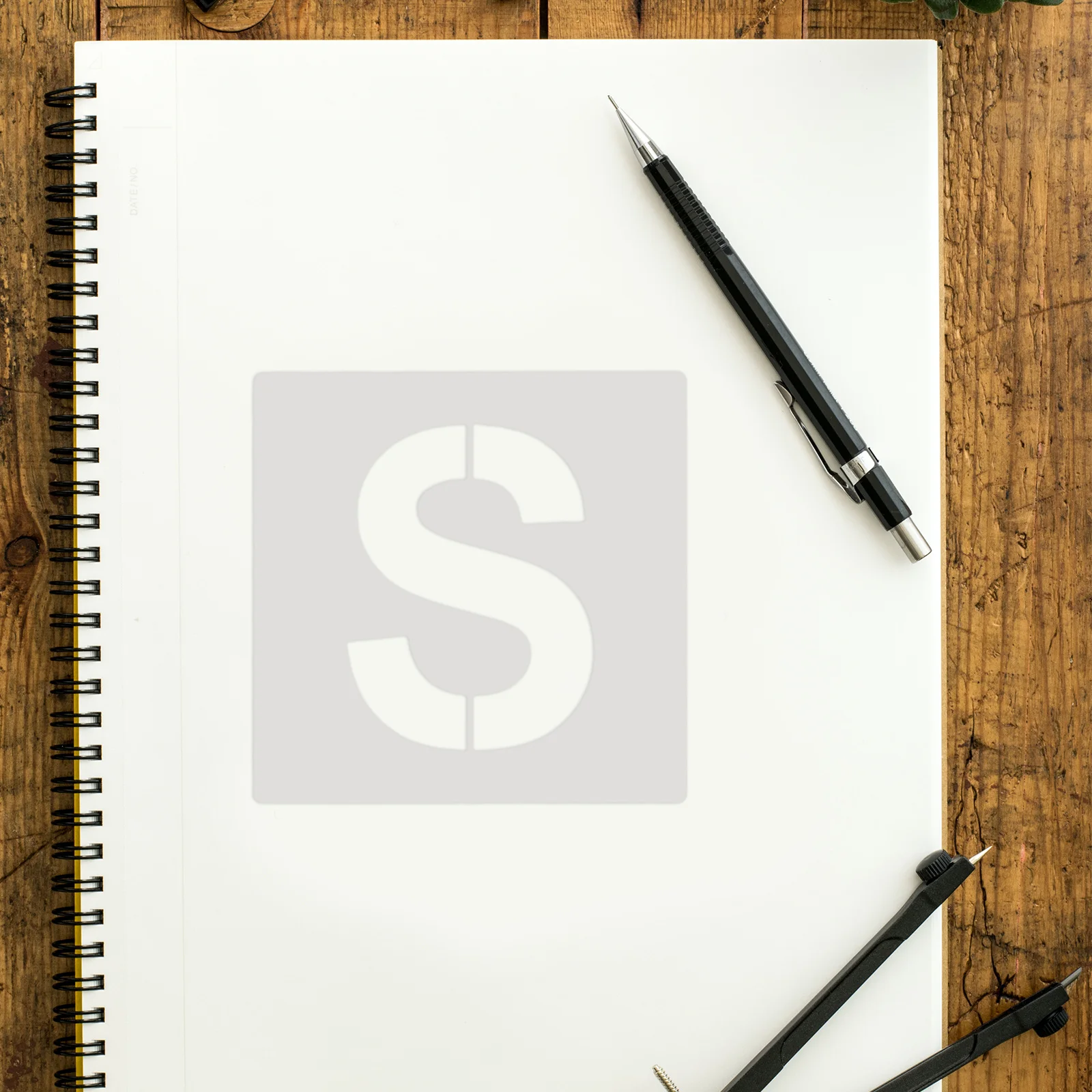 مجموعة واحدة من استنسل أرقام الحروف الأبجدية القابلة لإعادة الاستخدام 26 حرفًا و10 أرقام قوالب بلاستيكية لتعلم الأنشطة اليدوية التي يمكنك صنعها بنفسك #5