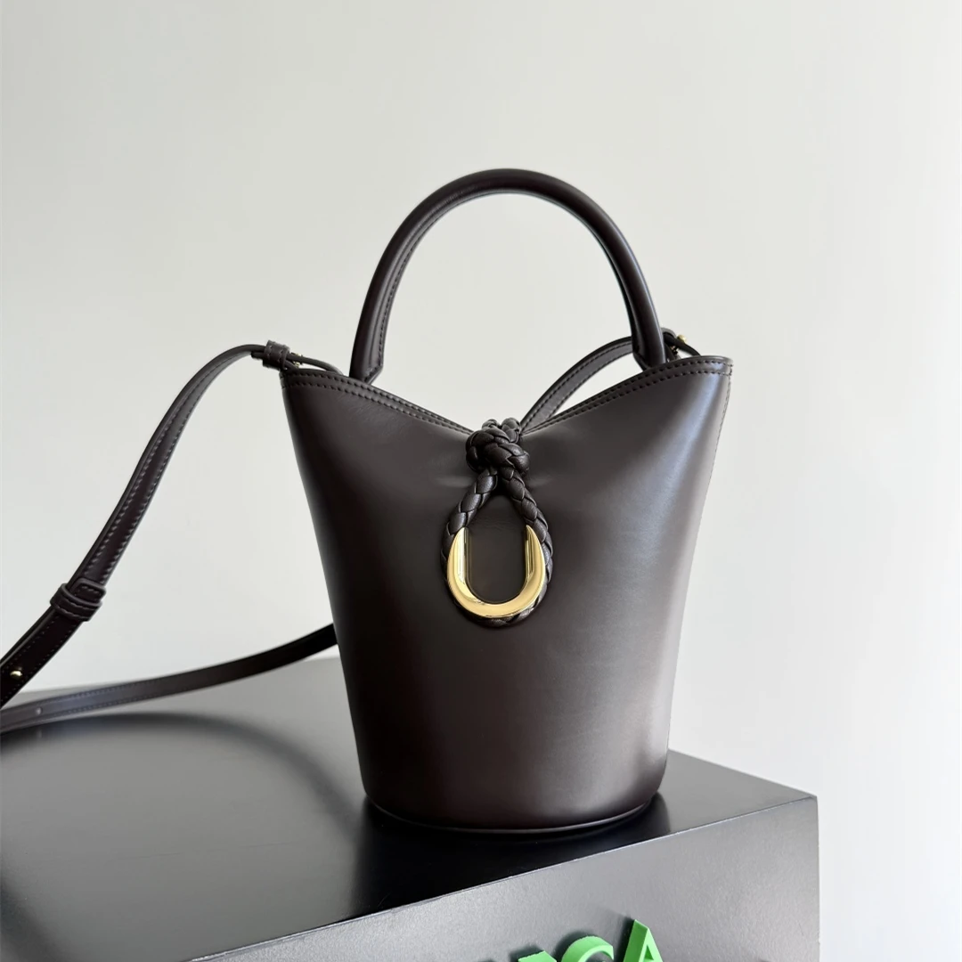 

2025 Luxury Genuine Leather Bucket Bag Women's Designer Bag Fashion New Tote Bag Full-Grain Cowhide High-Capacity Versatile