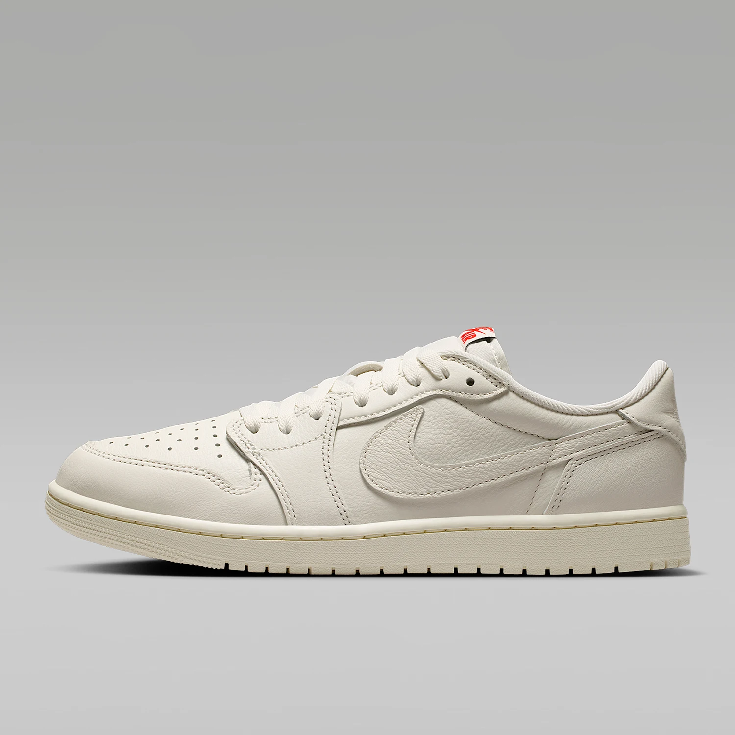 Nike genuine Air Jordan 1 fashionable and trendy sports casual board shoes HQ6998-100