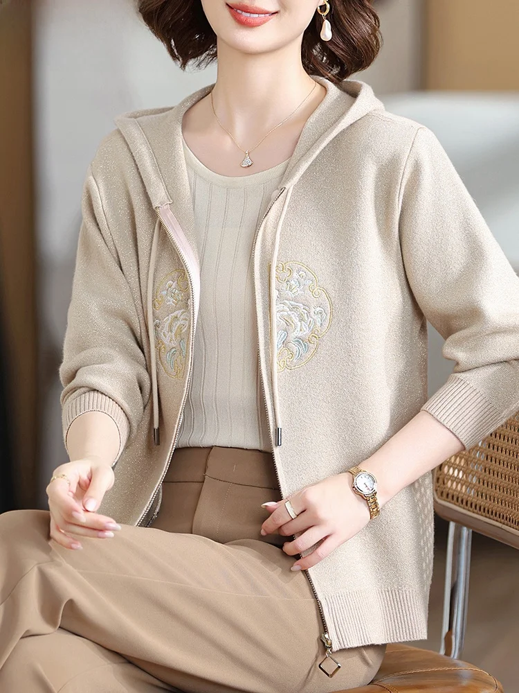 

New Chinese Sle Women's Knitted Jaet with Hat Embroidered Top for Middle-Aged And ly Faionable Autumn Wear