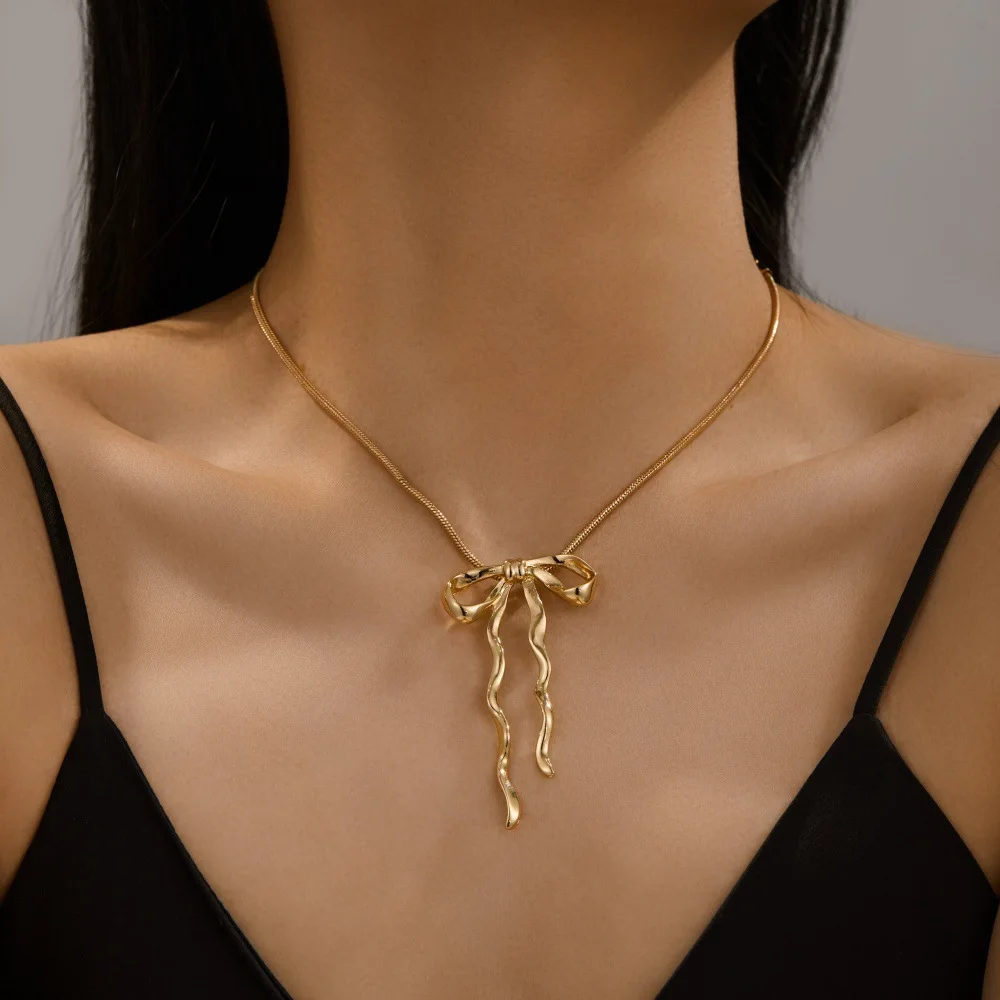 

Minimalism Metal Snake Bone Chain Clavicle Chain Vintage New Gold Color Bow Pendant Necklace for Women Party Jewelry Gifts
