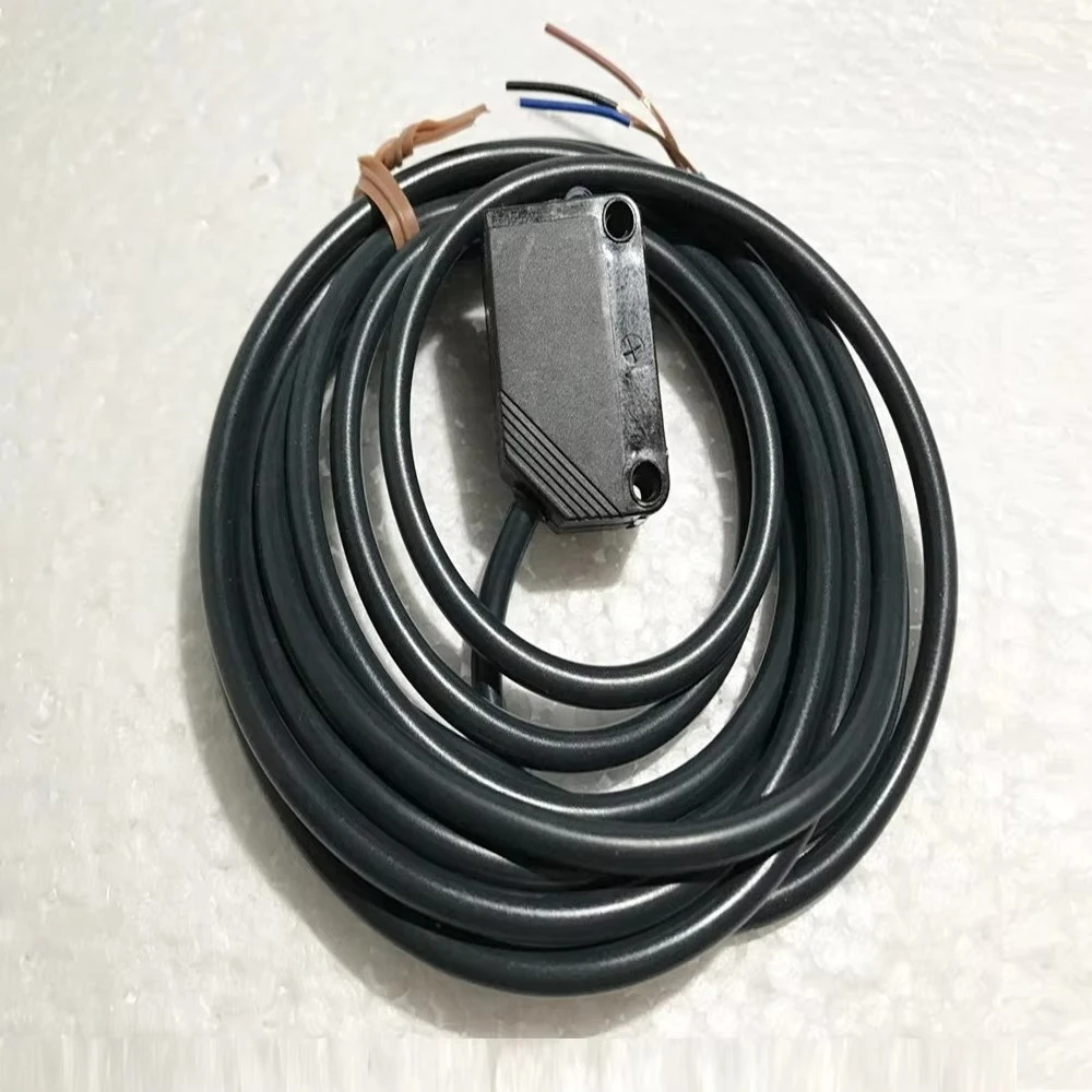 Photoelectric Sensor E3Z-D61 E3Z-D81 E3Z-D66 E3Z-D86 E3Z-D62 E3Z-D82 E3Z-D67 E3Z-D87