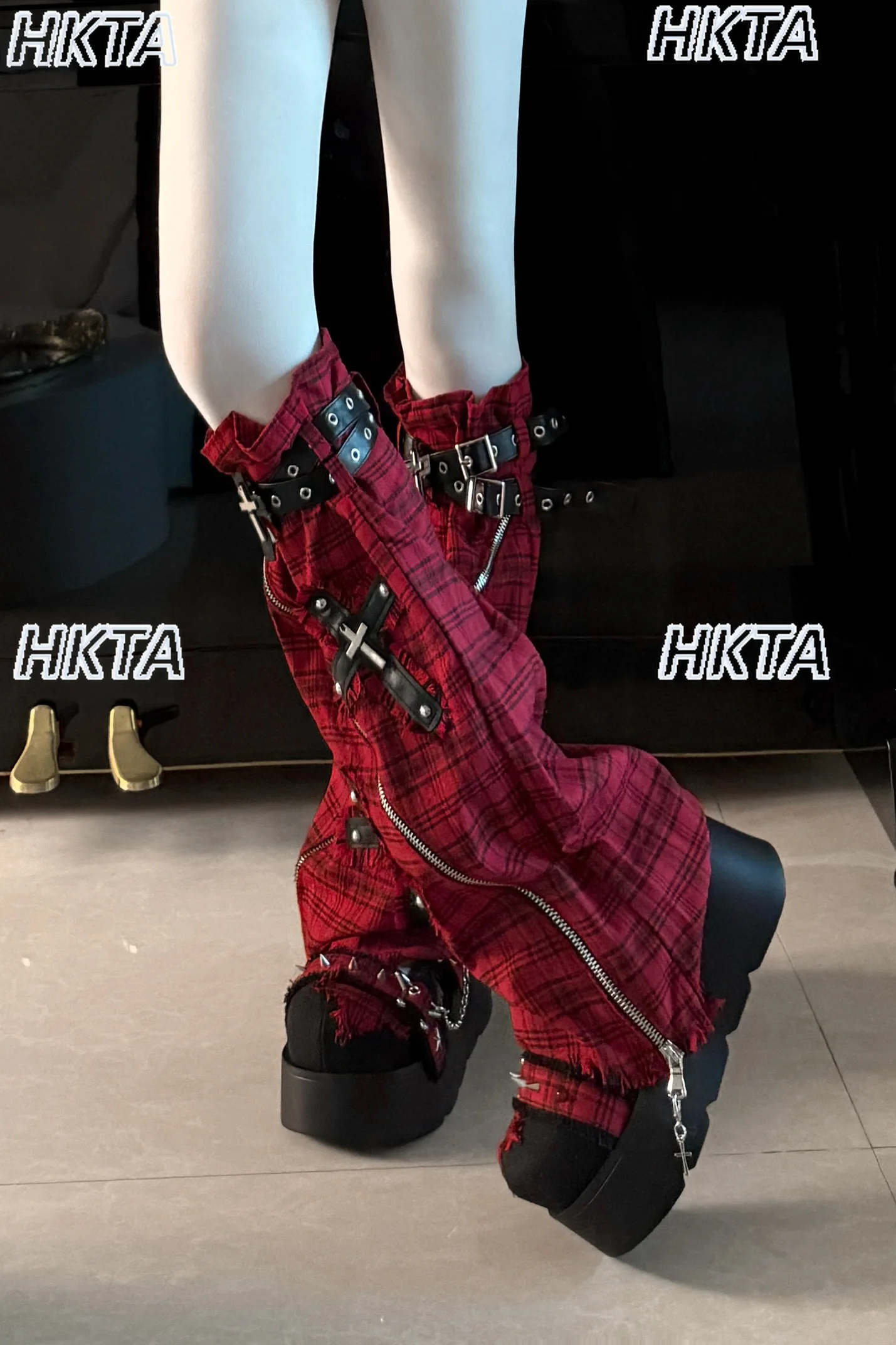 Subcultura gótica oscura 2025 nuevas cubiertas de pierna a cuadros Lolita Y2k Punk personalidad remachado chica caliente calentador de piernas accesorios de ropa mujeres