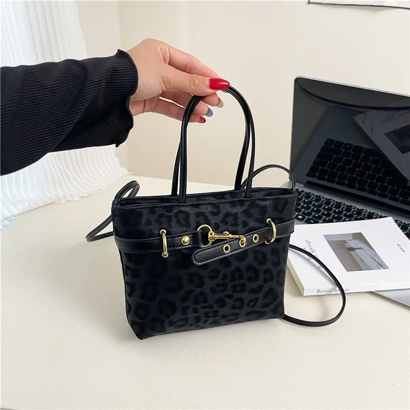 bolsa-crossbody-com-fivela-de-leopardo-de-camurca-falsa-versatil-requintada-2025-venda-imperdivel-bolsas-para-mulheres-bolsa-de-ombro-de-alta-capacidade-para-deslocamento