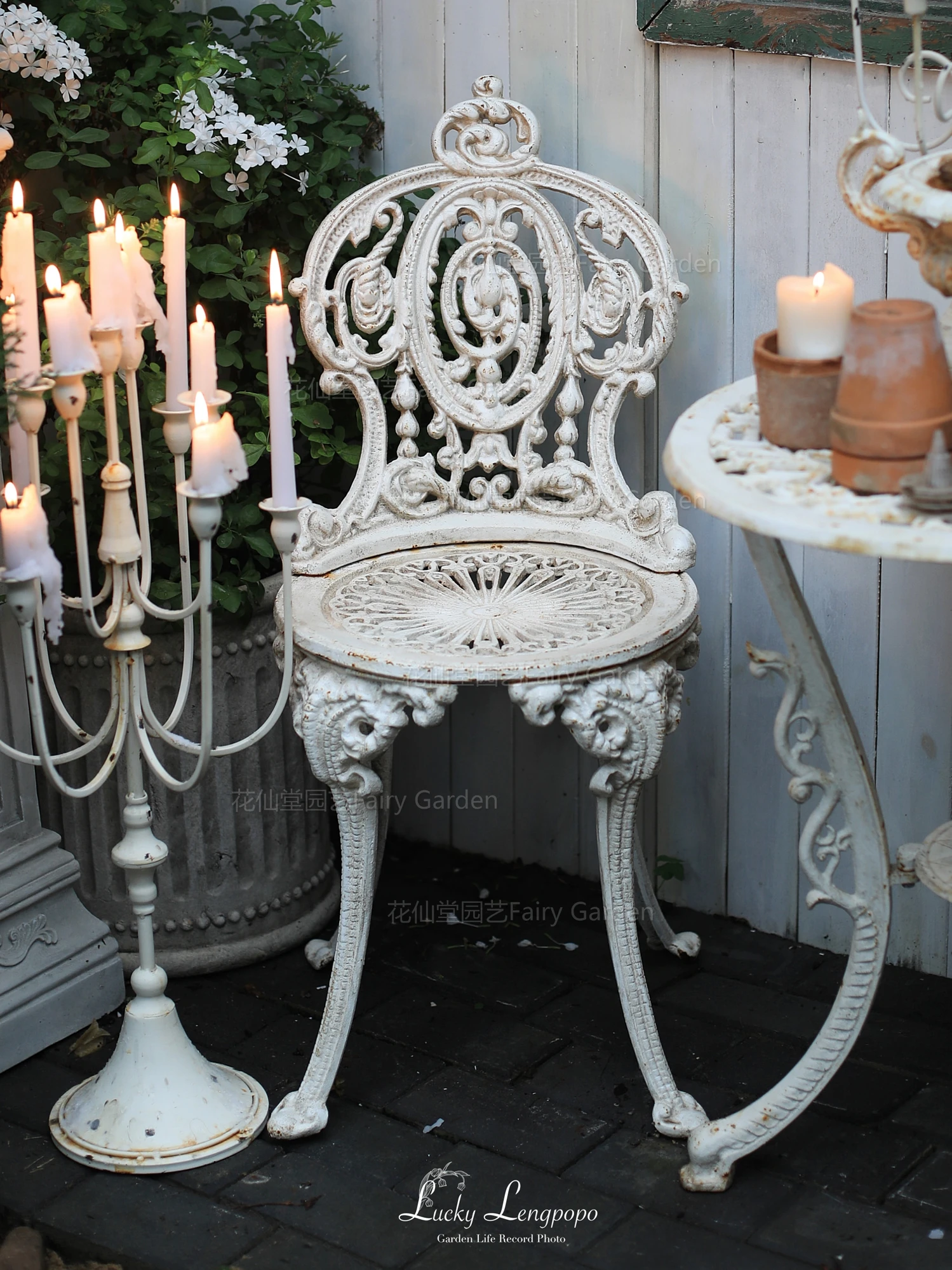 European retro Victorian cast iron crown single chair outdoor villa garden courtyard is heavy.