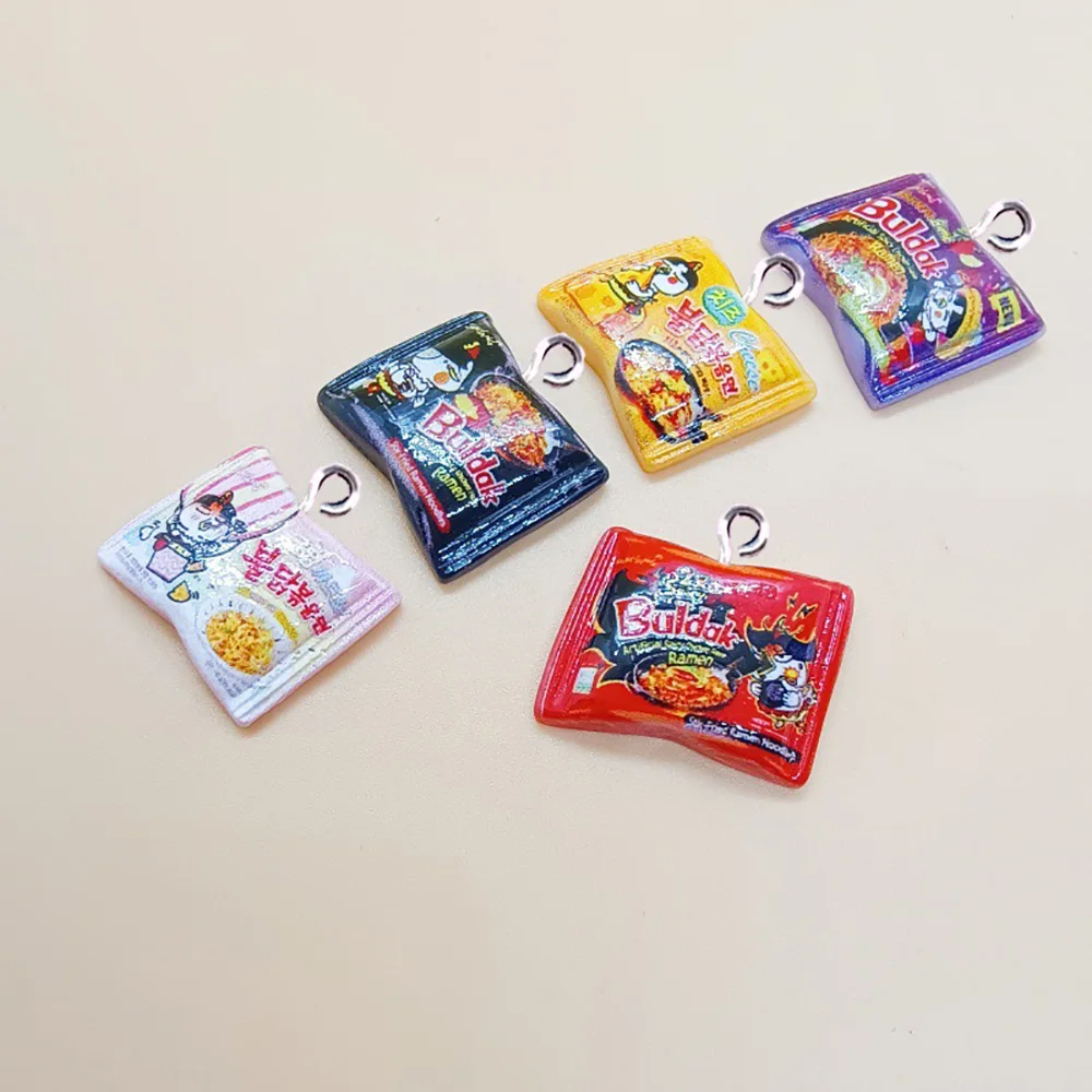 10 Uds. De dijes de fideos instantáneos de simulación, colgante de resina para fabricación de joyas, accesorios DIY, pendientes, collar, llavero, hallazgos