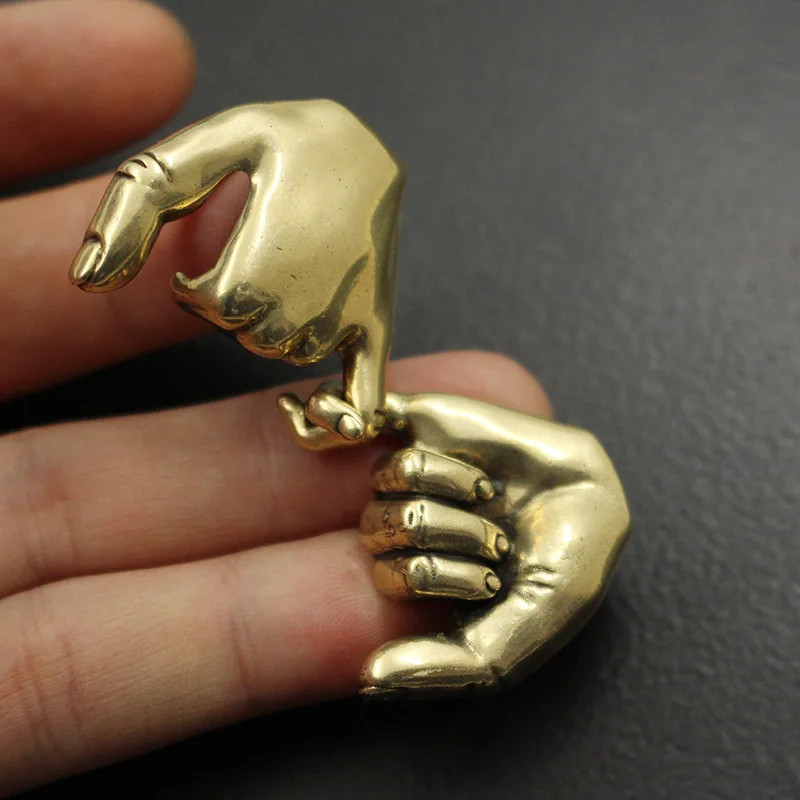 

Brass Creative Holding Hands Buckle - Viral Live Stream Item, Personalized Accessory for Bags, Belts & Backpacks