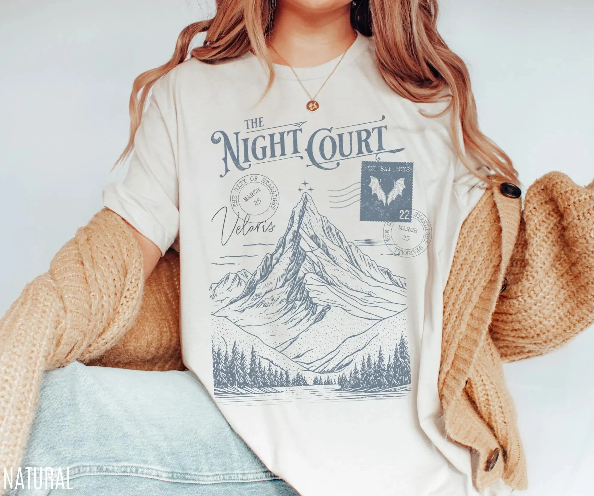 قميص The Night Court Postcard قميص Velaris مرخص قميص ACOTAR Merch ACOMAF Bookish Merch Sarah J Maas قميص المحكمة الليلية #6
