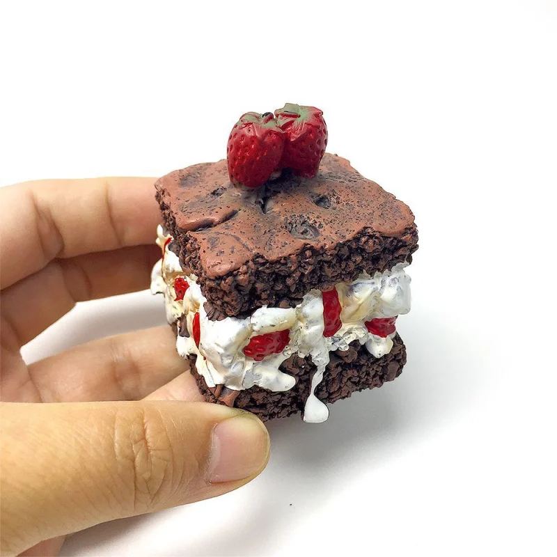 

Creative Simulation Chocolate Strawberry Cake Cultural and Creative Magnetic Fridge Magnet Travel Souvenir Home Decoration Gift
