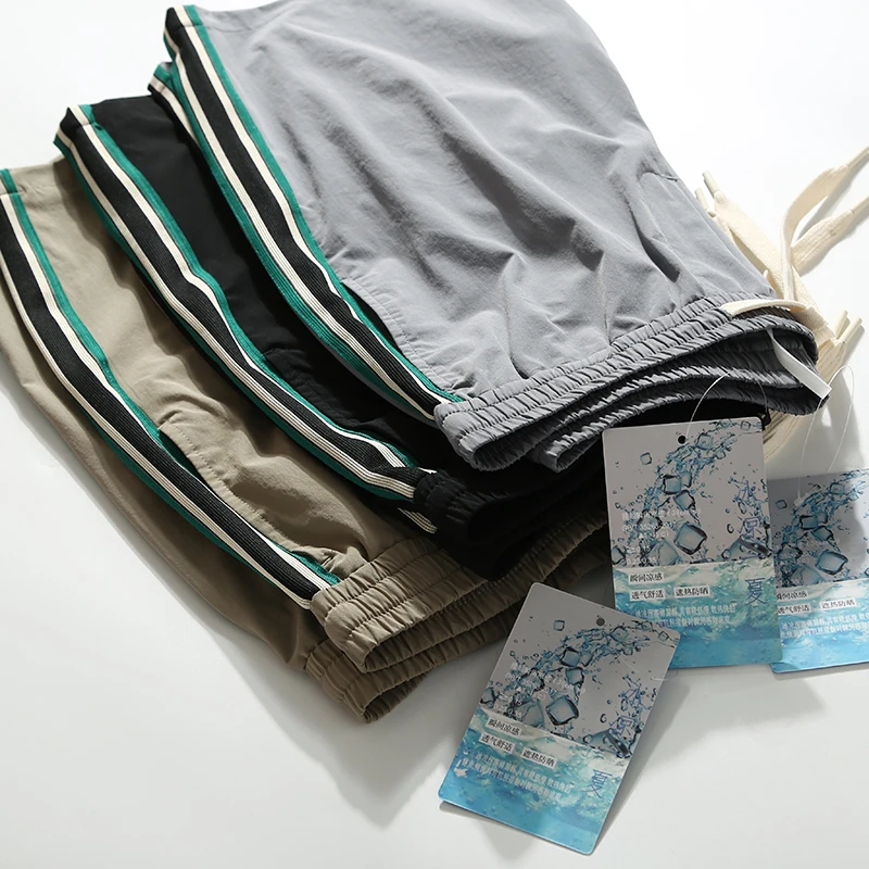 شورت رجالي صيفي فضفاض وعصري بتصميم كتل الألوان، يمنح الراحة الفورية وامتصاص الرطوبة، بطول خمسة أرباع، يناسب الأسلوب الحضري. #4