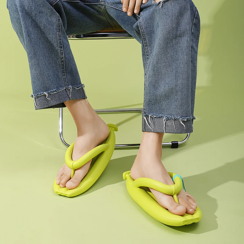 

Новые мужские летние тапочки, нескользящие сандалии на толстой подошве, обувь для пар в ванной, сандалии, новые шлепанцы-бананы для уличной одежды