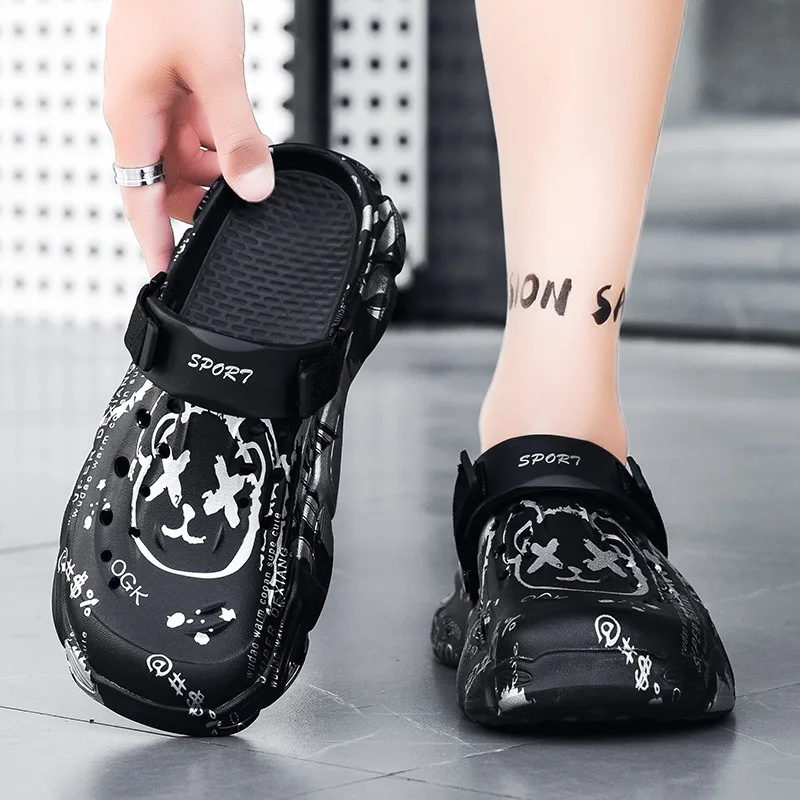 

Модель дышащих, противоскользящих, модных и повседневных сандалий Qingnan диаметром 2025 года, удобных пляжных шлепанцев и сандалий.