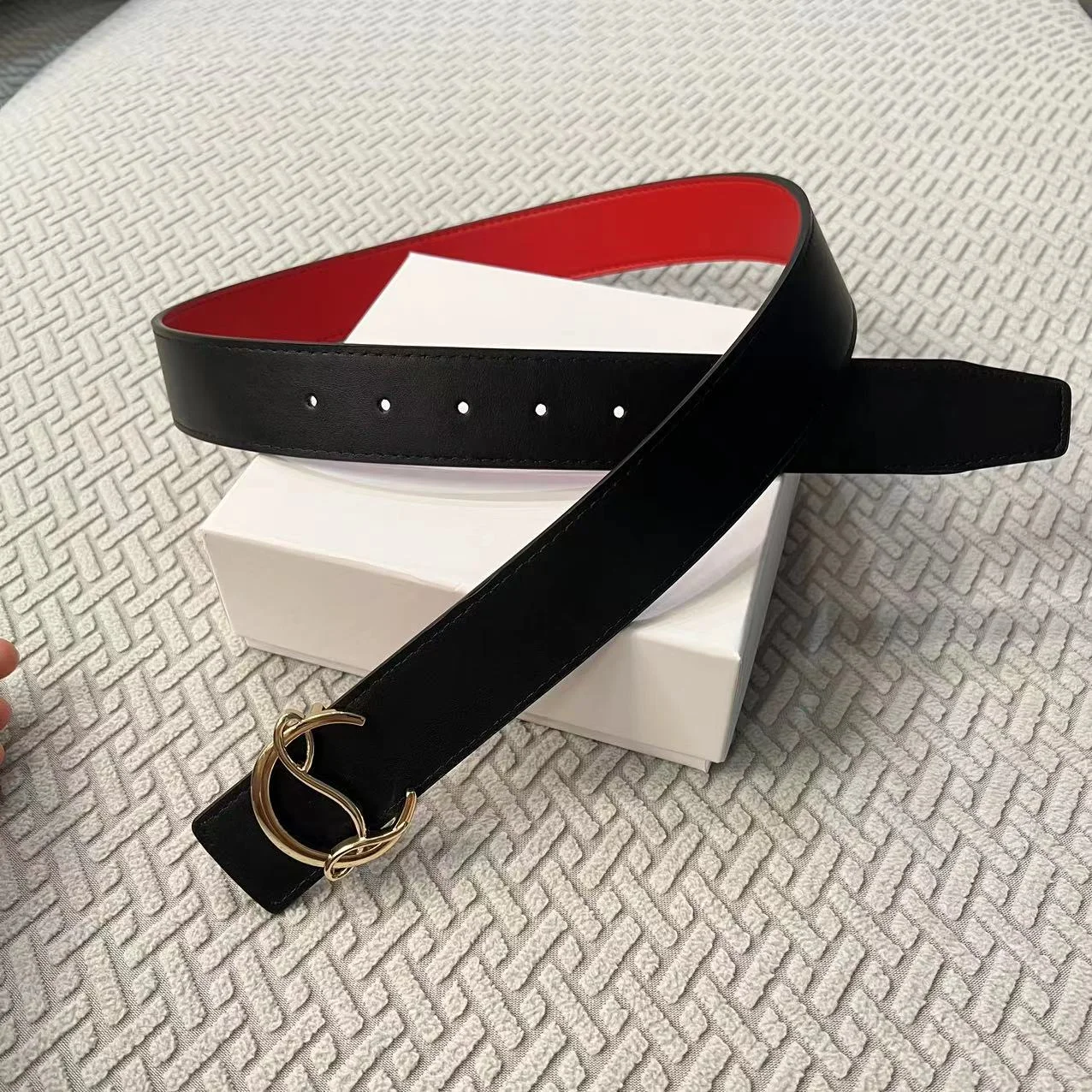 2024 Fashion Belt New Irregular Design Gold Button Head Elegant Simple Versatile Casual Jeans Business Women's Belt