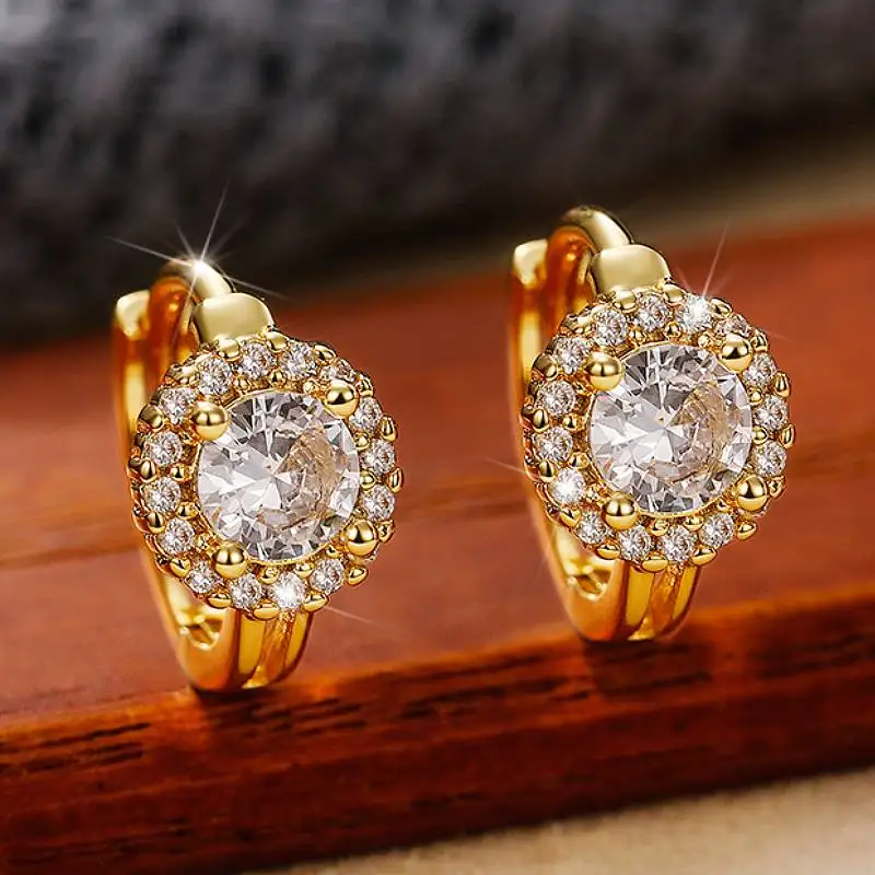 Huitan Damen-Creolen mit zartem Design, vielseitiges Party-Accessoire für Damen, mit glänzendem, rundem CZ-Stein, eleganter Modeschmuck