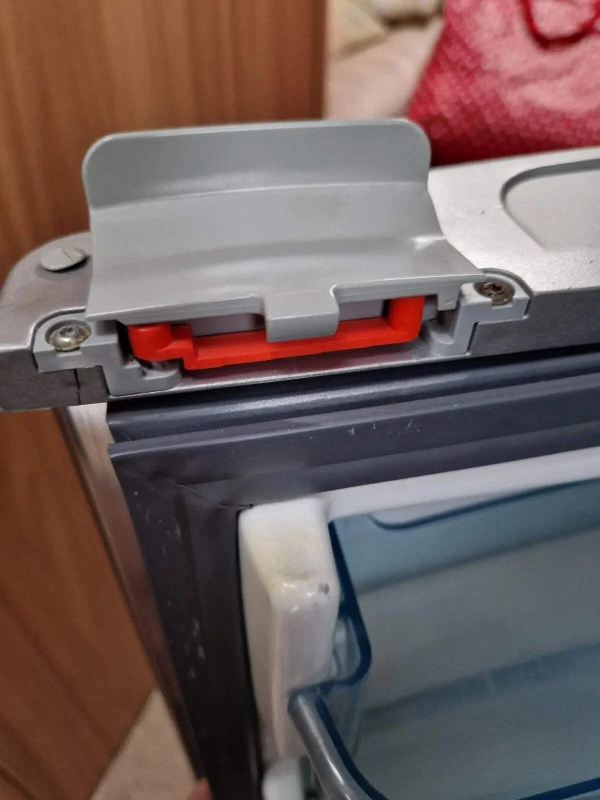 

CC3DD Fridge Door Vent Catch Replacement Caravan Fridge Accessories For Thetford Caravan Fridge N90 97 100 104 109 112 150