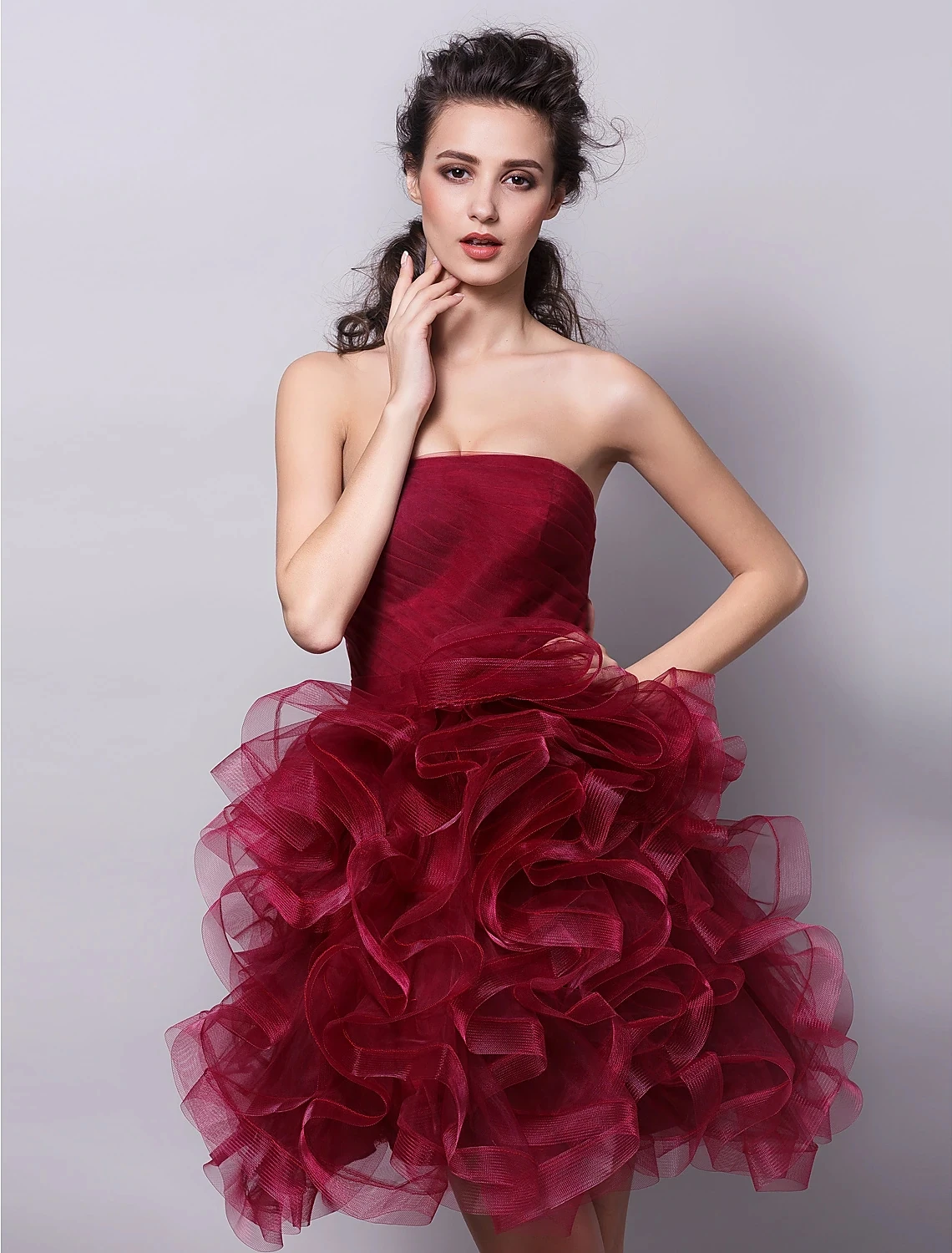 

Burgundy Short Cocktail Party Dresses 2023 Strapless Ruffles Tier Tulle Homecoming Holiday Birthday Gowns Robe De Soiree