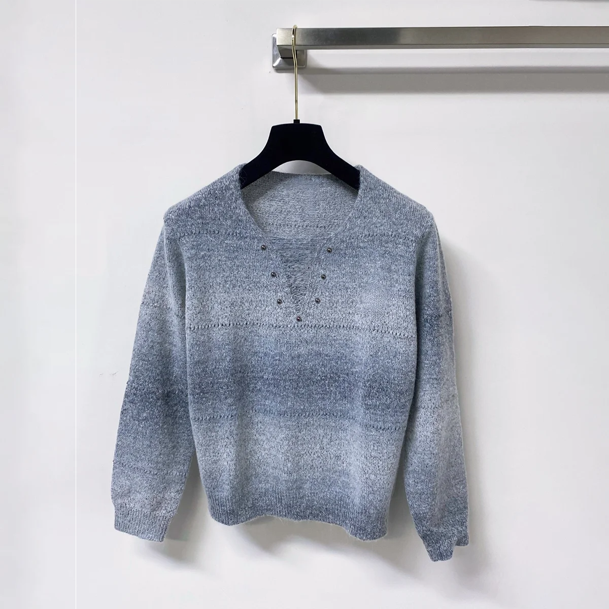 2026 high-quality women's gradient dyed yarn V-neck rivet knitted sweater--26921183