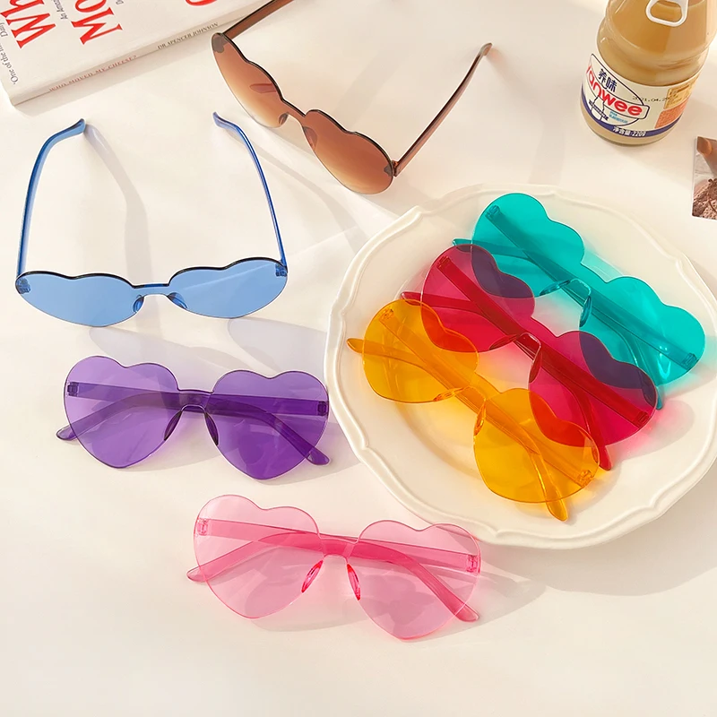 New Color Sunglasses Love Heart Lens Sun Glasses for Women Girl’s Fashion Shades Eyewear Trendy Transparent Candy Sunglasses