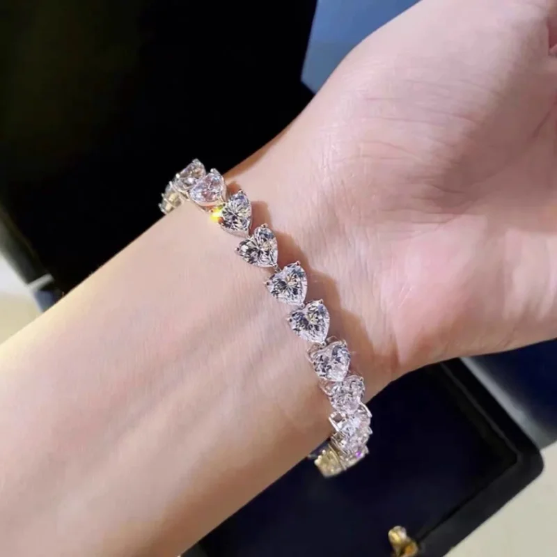 

2022 New Fashion brand Women's Heart bracelet Sweet exquisite Shiny bracelet jewelry for your engagement Anniversary gift girl