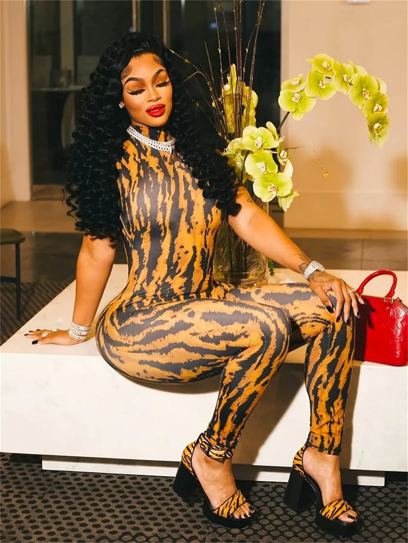 مثير ليوبارد مطبوعة بذلة المرأة مطاطا سليم صالح قصيرة الأكمام حللا امرأة عالية الشارع ارتداء أزياء الشارع الشهير