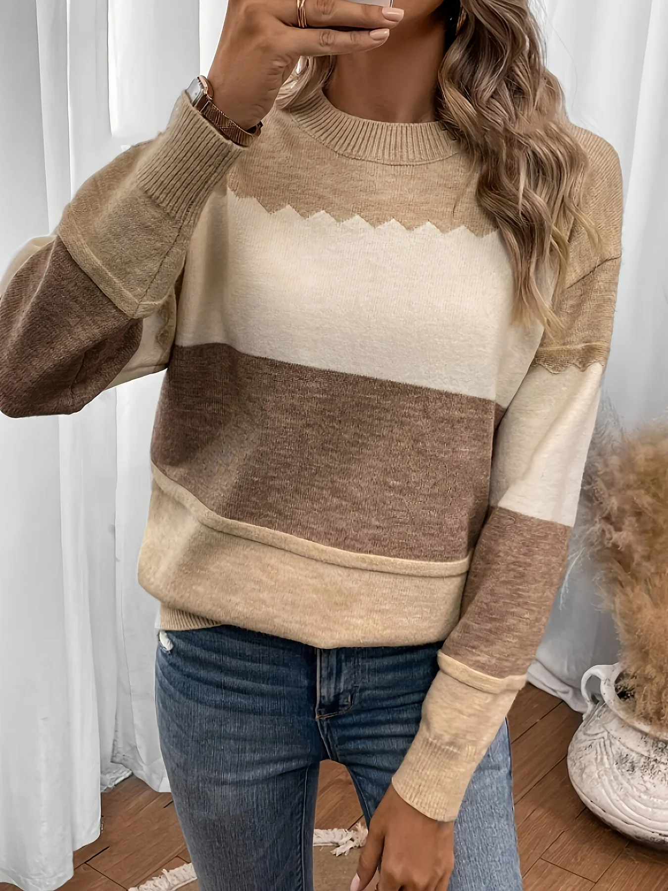 The new Fall/Winter 2024 style is a lazy casual knitted pullover top