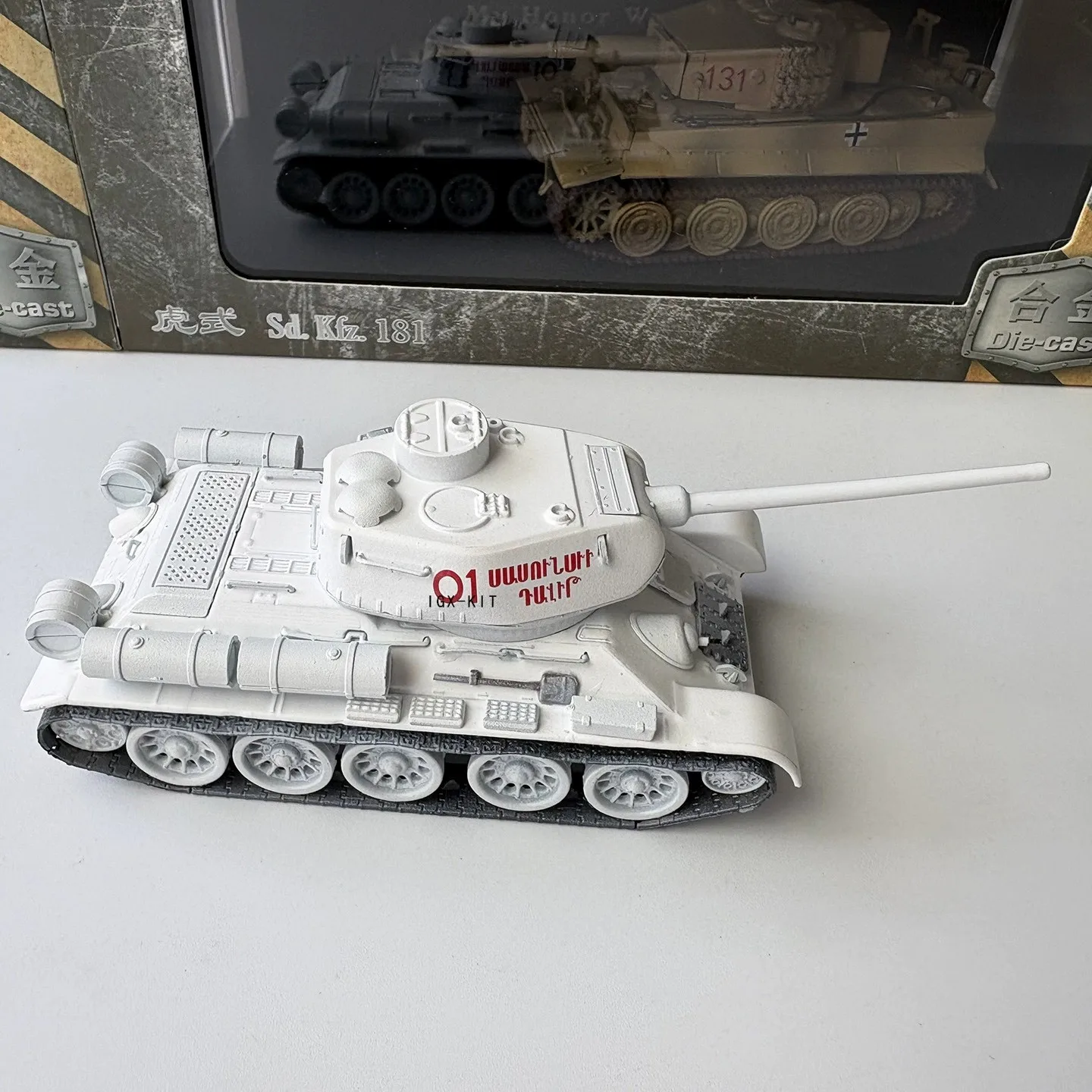 

1/72 Scale Soviet T34 Heavy Tank T34-85 Belarusian Snow Terrain Painted Military Alloy Assemble Tank Model Children Toy Hobbies
