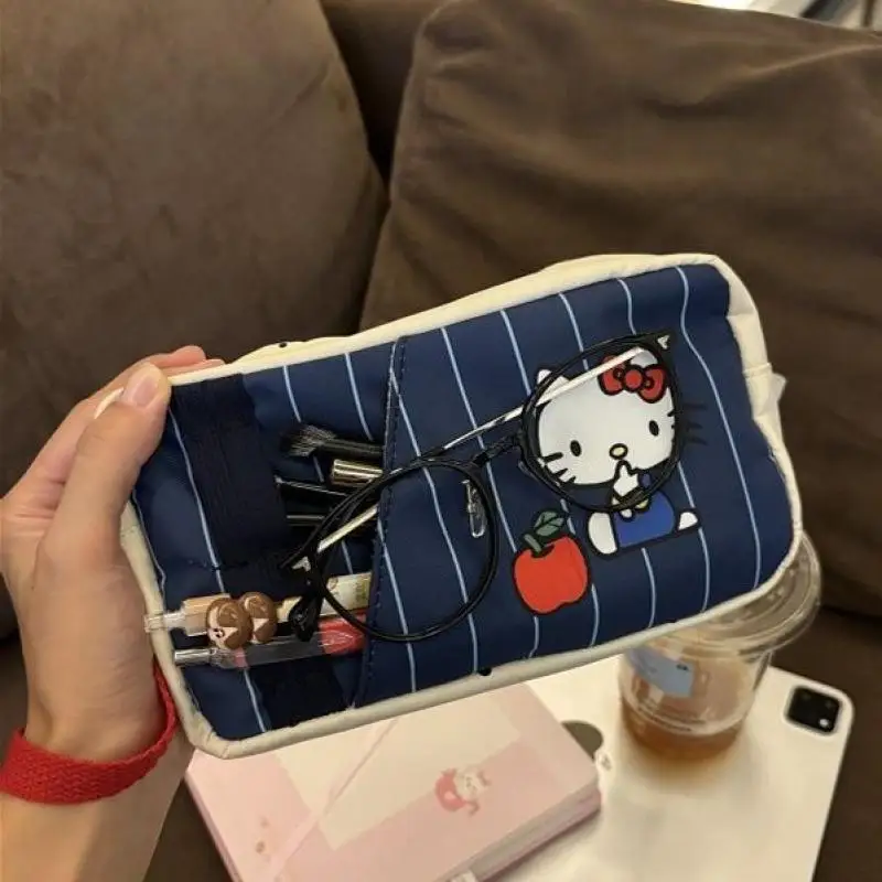 Kawaii Sanrio Hello Kitty ผ้าใบแต่งหน้ากระเป๋าการ์ตูนอะนิเมะแบบพกพากระเป๋าขนาดใหญ่ความจุดินสอกรณีสาววันหยุดของขวัญ