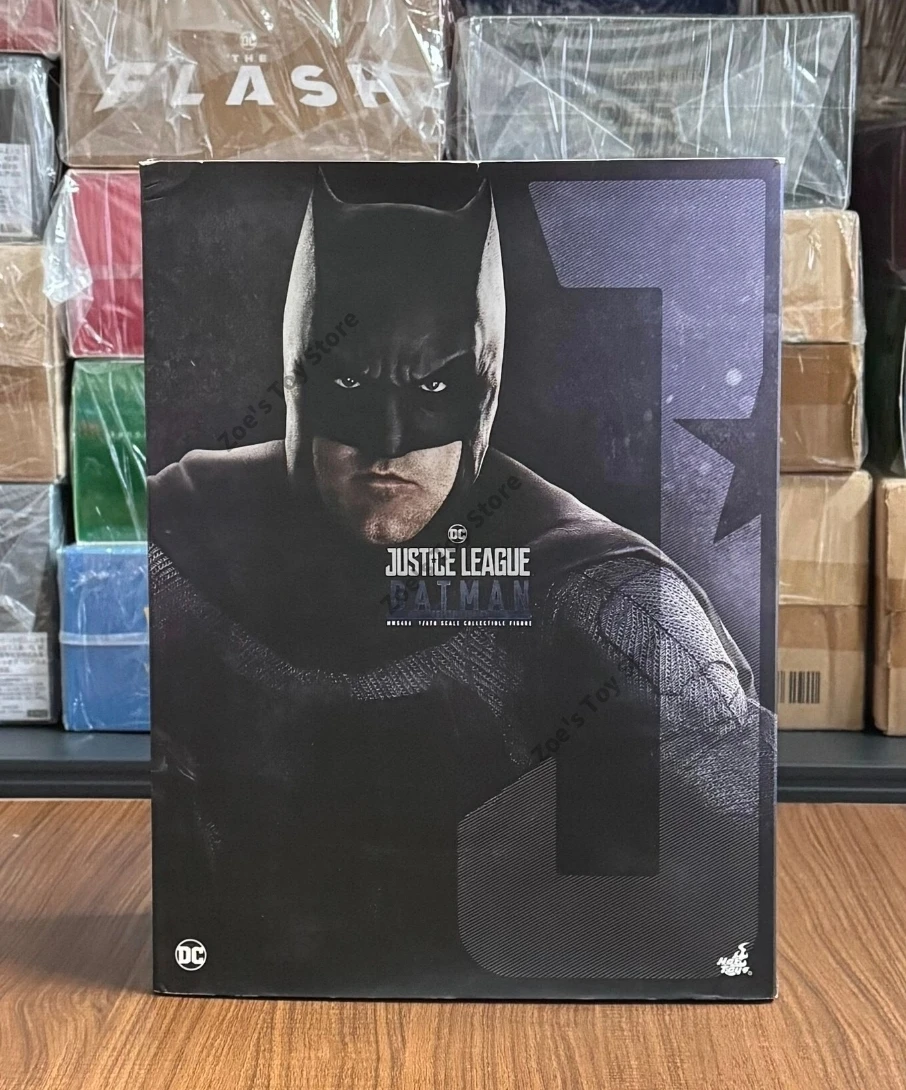 

HotToys HT MMS456 Light Armor Batman Deluxe Edition Justice League 1/6 Scale, about 32 Cm in Height, with 30+ Movable Joints