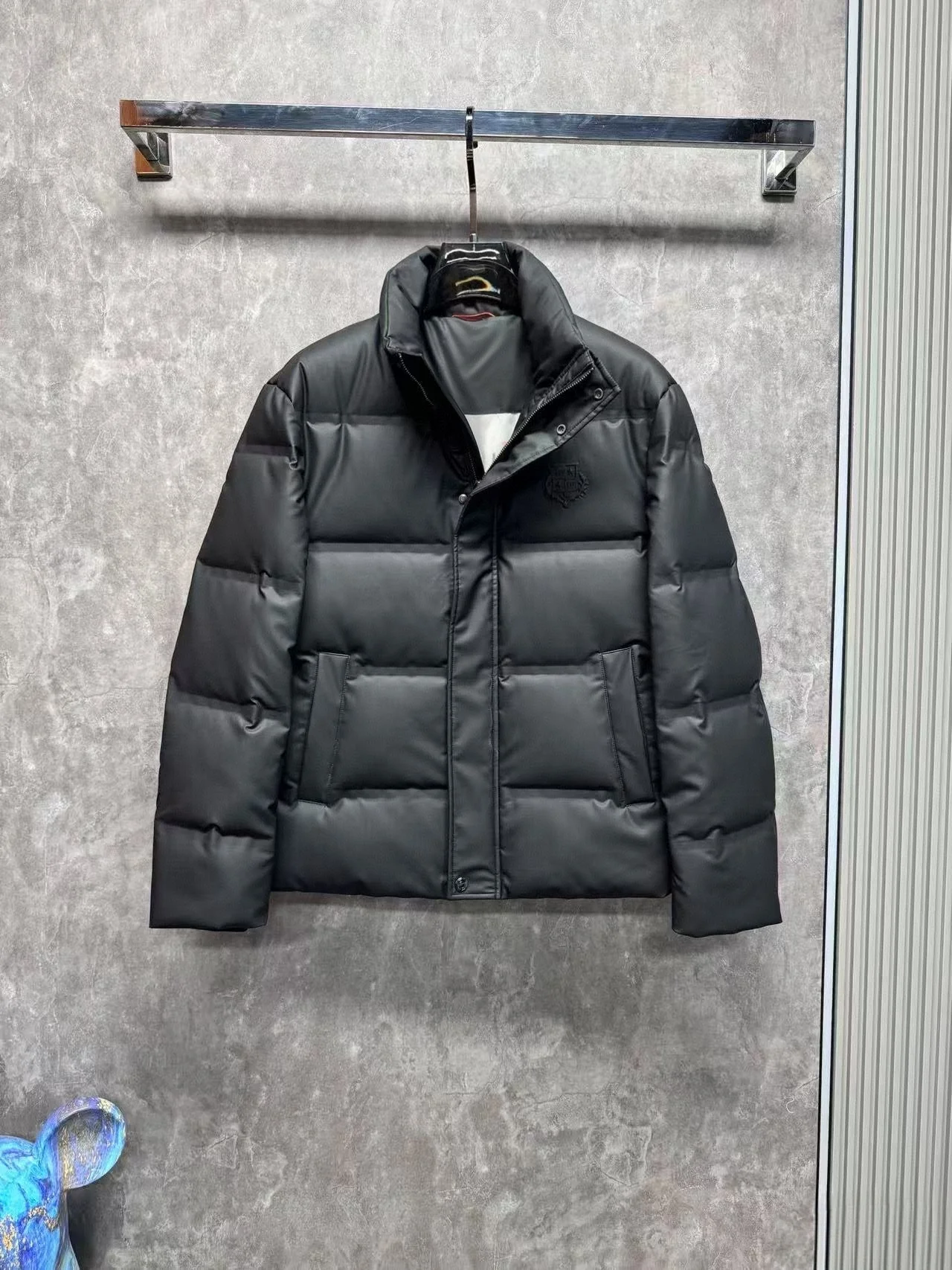 

Italian Sle Men's Casual Warm Stand Collar Bread down Jaet Youth Thiened White Du Feather Loose Fit Pure Color Zipper