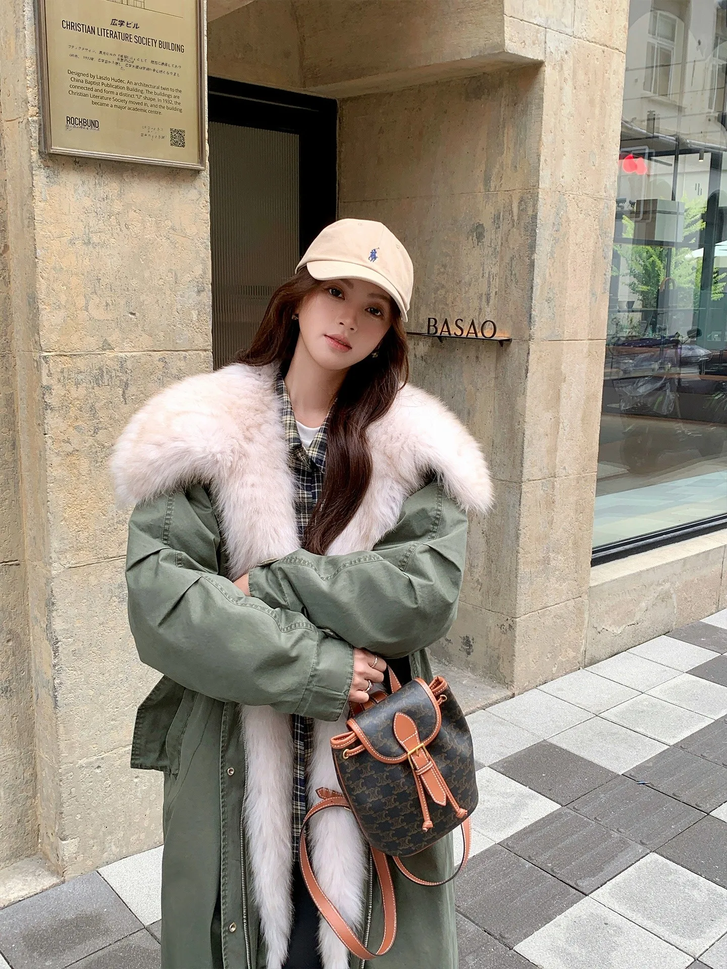 

ese 2026 New Fur Collar Fur Coat Women's Mid-Length Winter Outerwear Long Sve Zipper Closure Cotton Fabric