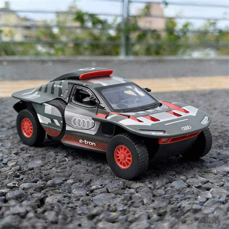

Масштабная модель спортивного автомобиля Audi RS Q e-tron Quattro 1:32 из сплава, литая под давлением, металлическая, для гоночных треков, на новой энергии, подарок для детей