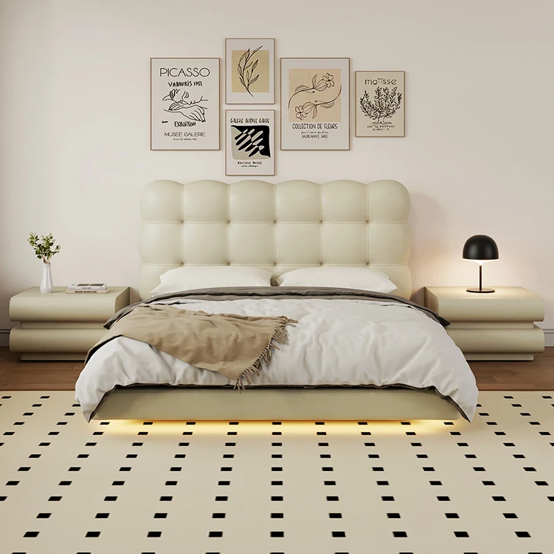 The bubble bed has a cowhide cream double bed on the top layer, which is modern and simple