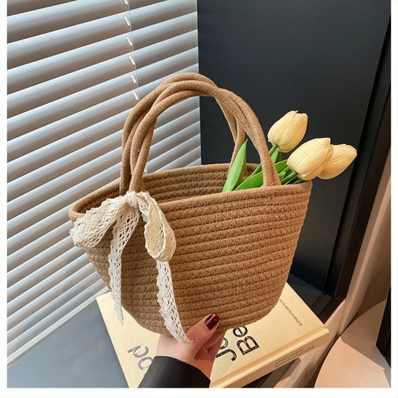 Мини-тканая соломенная пляжная сумка для женщин, легкий дизайн с открытым верхом, кружевное украшение с бантом, идеально подходит для отпуска и летних прогулок ﻿