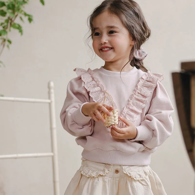 

2025 Autumn New Korean Children Girls Stylish Hollow Out Embroidered Lace Loose Round Neck Long Sleeved Sweatshirt