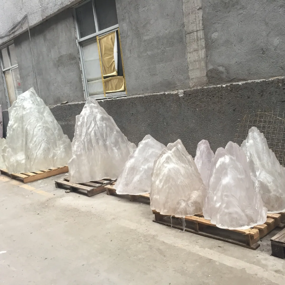 Chinese light luxury transparent resin rockery sculpture hotel clubhouse shopping mall modern creative art decoration ornament