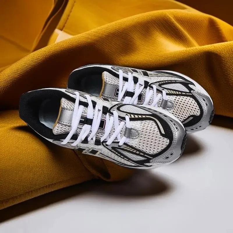 

Men Lightweight Night Light Dad Shoes Summer Sneakers Breathable Running Women with Soft Sole Non-Slip Comfort Casual Design