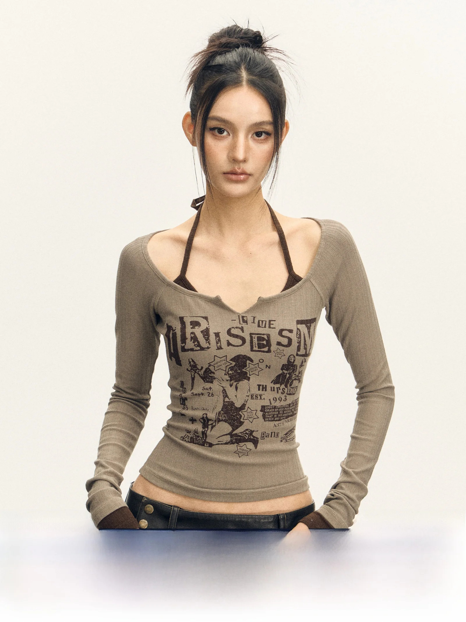 

Ariseism American Retro Design Letter Ne Hanging Long Sve T-irt Women's Spicy Girl Top Casual Sle V-ne Print