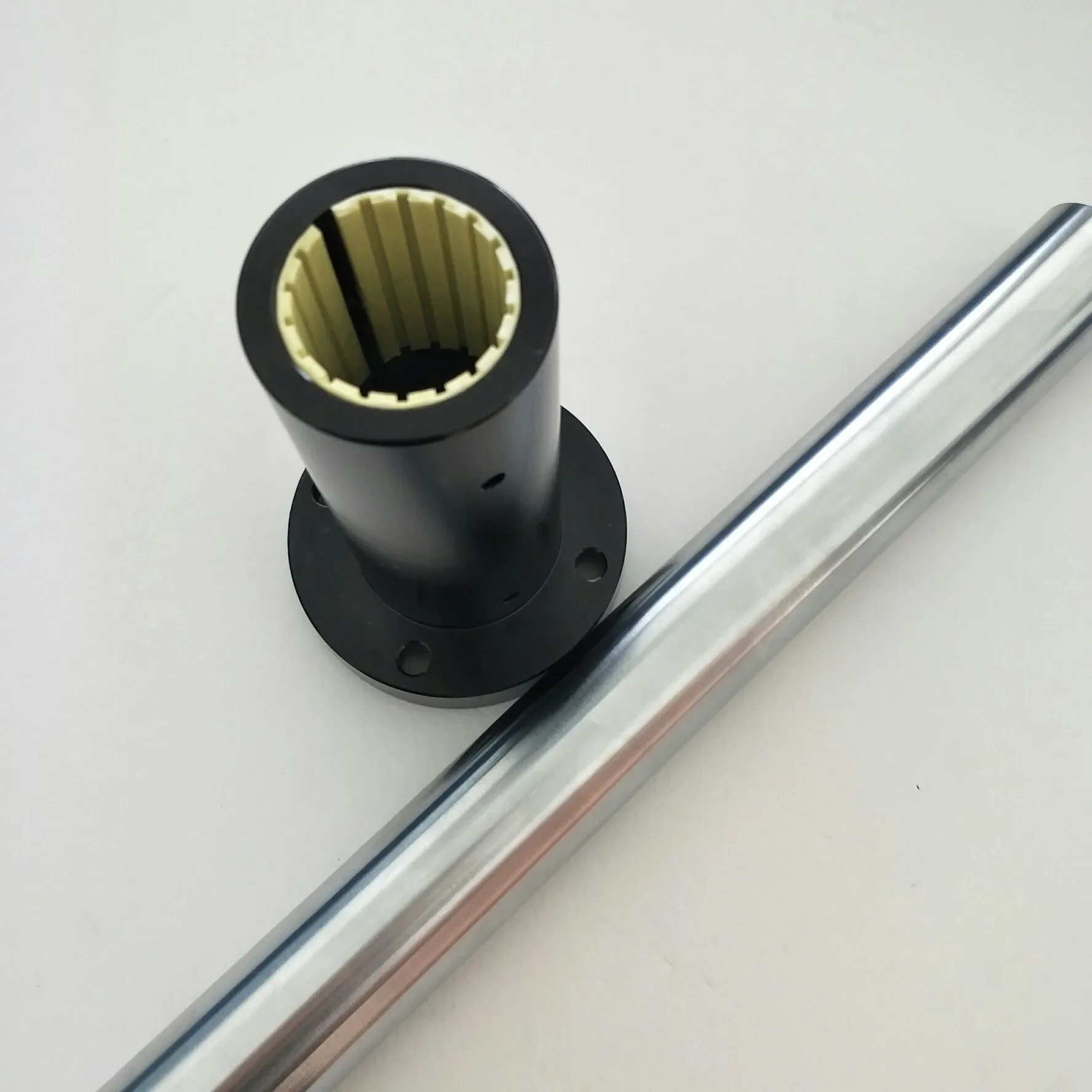 

40m FJUMT-01-40 Round Flange Lengthened Aluminum Housing Plastic Slide Bushing