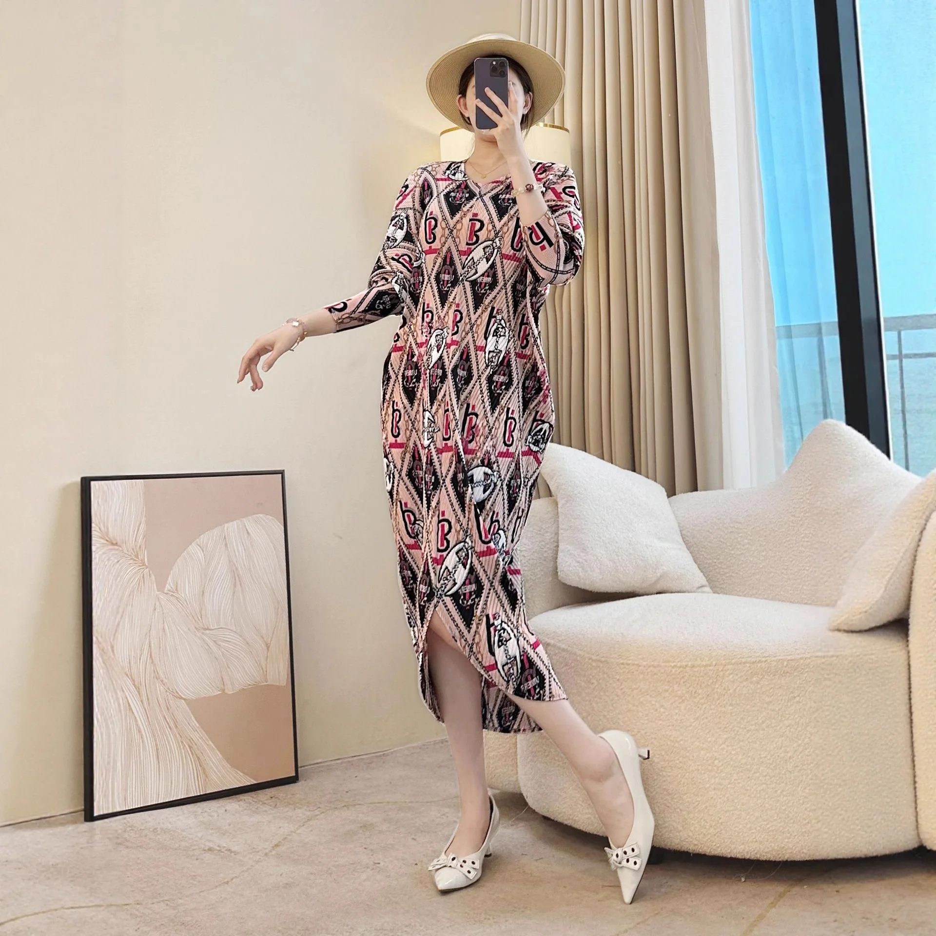 

Miyake Fold 2025 New Autumn/Winter French Vintage Printed Fashion Dress Loose Long Dress Elegant Vacation Design Dress New Style