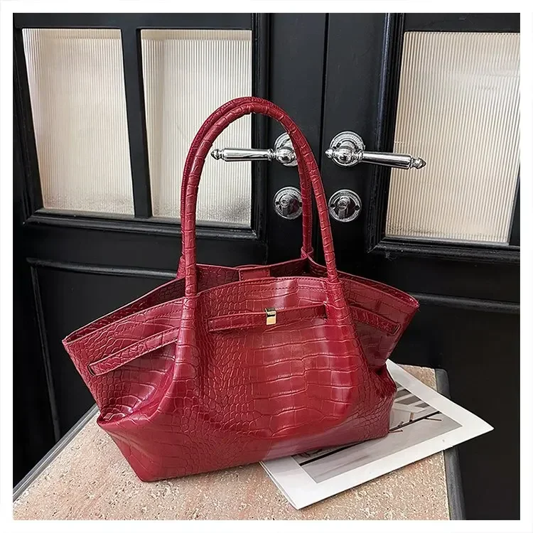 

Elegant Minimalist Leather Shopper Handbag For Women With Vintage Style And Simple Casual Best Feature