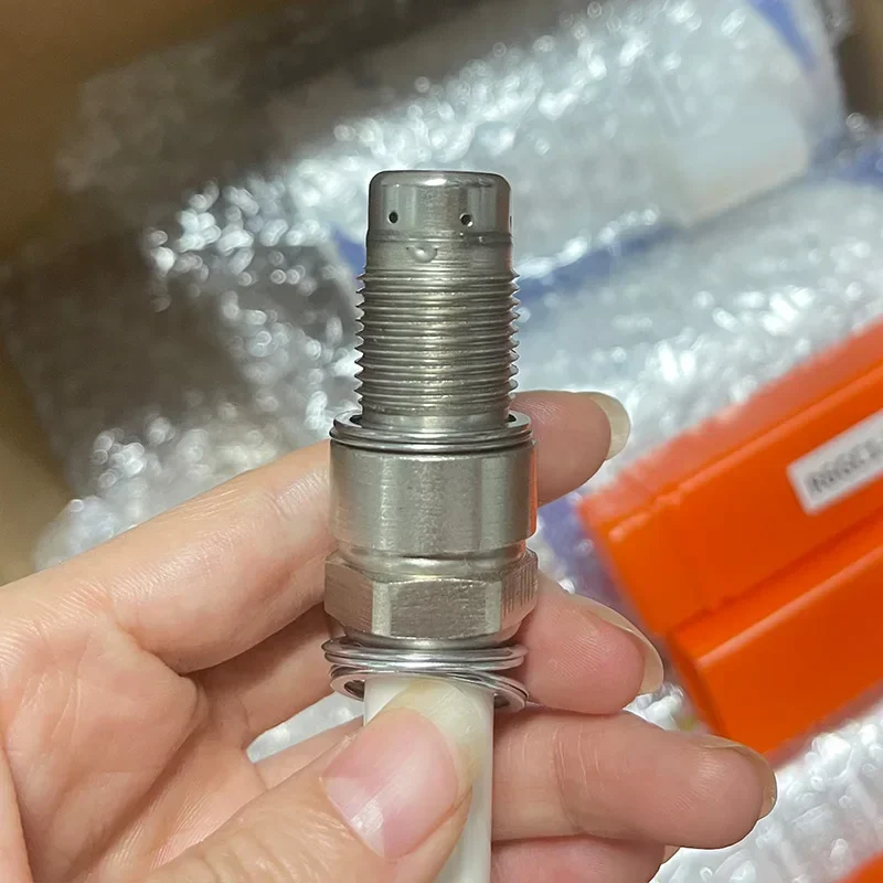Wholesale Professional Engine Generator Spare Parts Spark Plugs R6GC1-77 X52404500062 X52404500056 X52404500059 for MTU 4000 - view 3