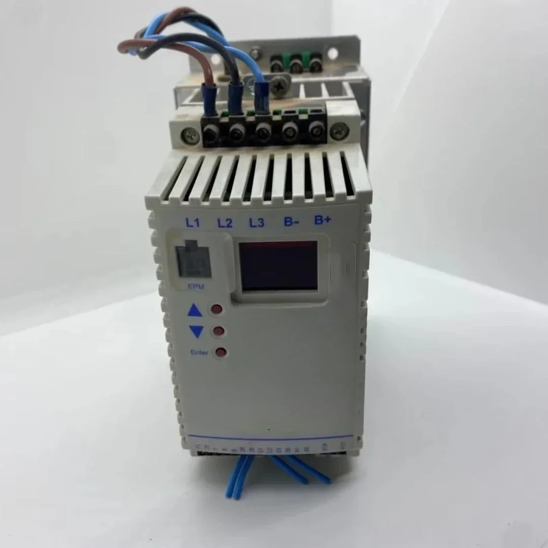 Frequency converters ESMD552L4TXA AC drivers