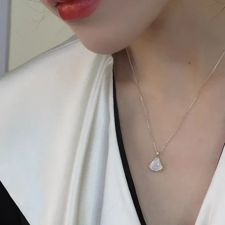 أنيقة قلادة المرأة المتخصصة بسيطة تنوعا سلسلة الترقوة بالجملة قلادة صغيرة تصميم الأزياء والمجوهرات الأنيقة