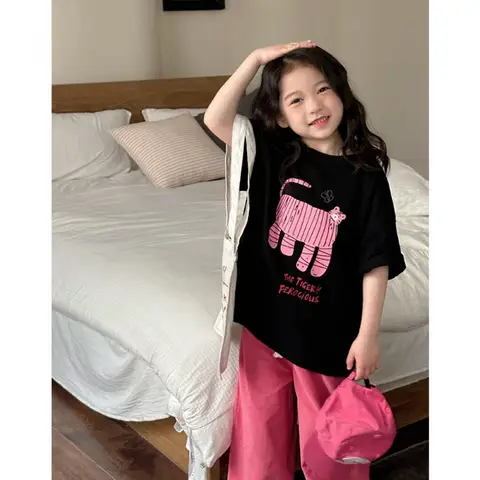 2025년 여름 남학생과 여학생을 위한 새로운 반팔 티셔츠 루즈한 캐주얼 탑 패셔너블하고 다재다능한 여름 착용