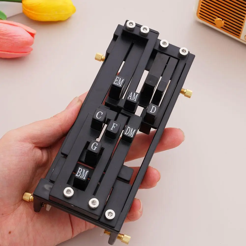 Allenatore di accordi per chitarra per principianti Strumento di pratica ausiliaria per chitarra Aiuto per accordi con un tasto Esercitatore per dita Assistente per chitarra